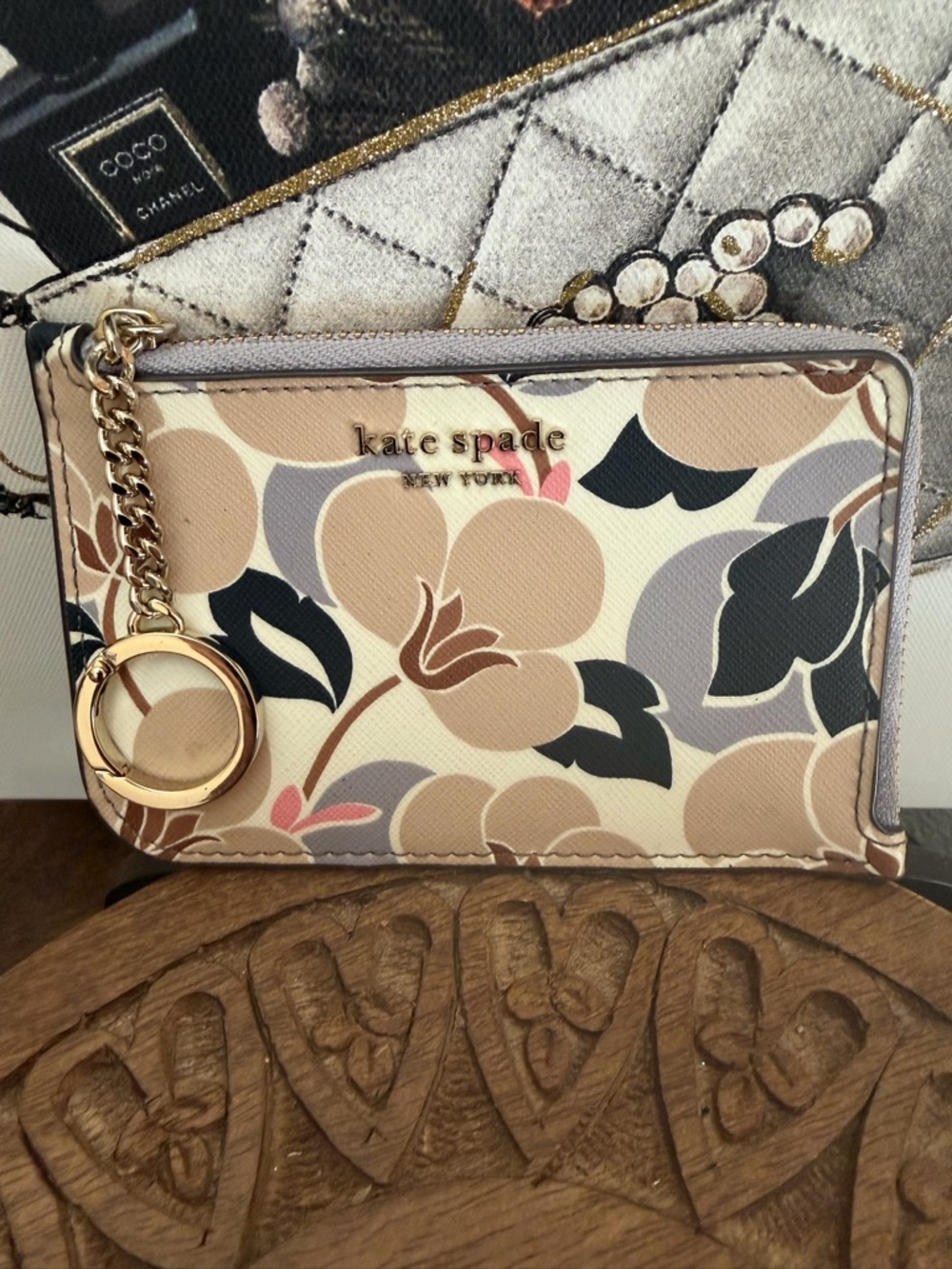 Kate Spade Beige Multi Floral Breezy Zip Card Case with Gold Keyring - Picture 2 of 5